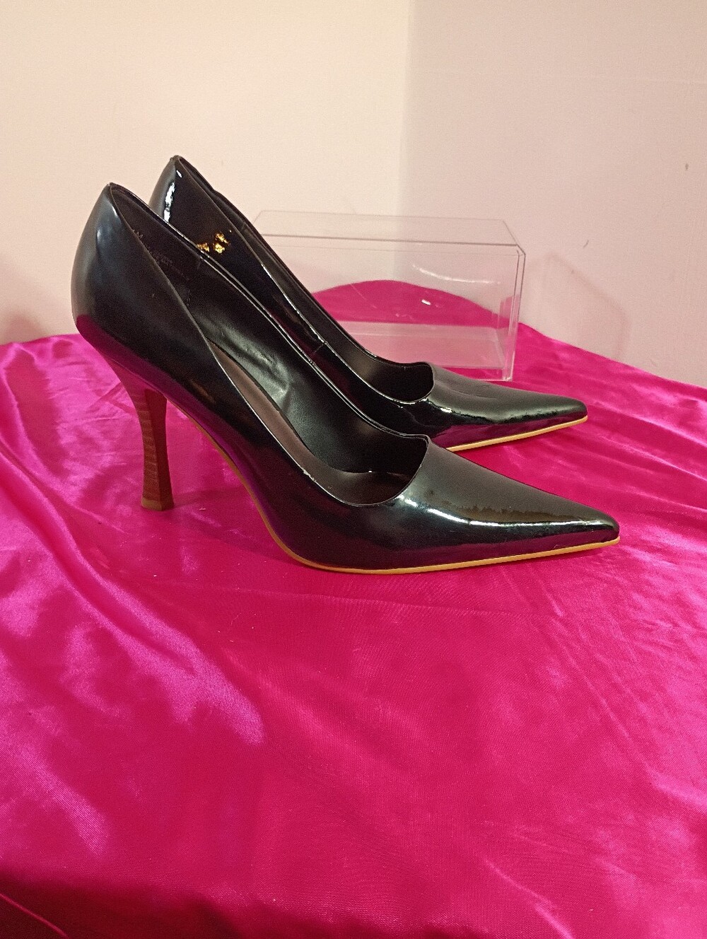Mia Woman's SZ 11M Black Patent Leather Heels . Condition is Pre-owned - Good.